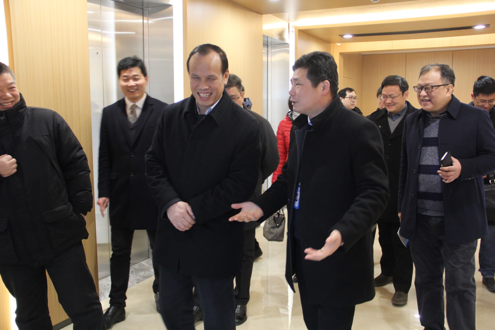 青山区政府区长刘栿堂走访宝业湖北建工集团