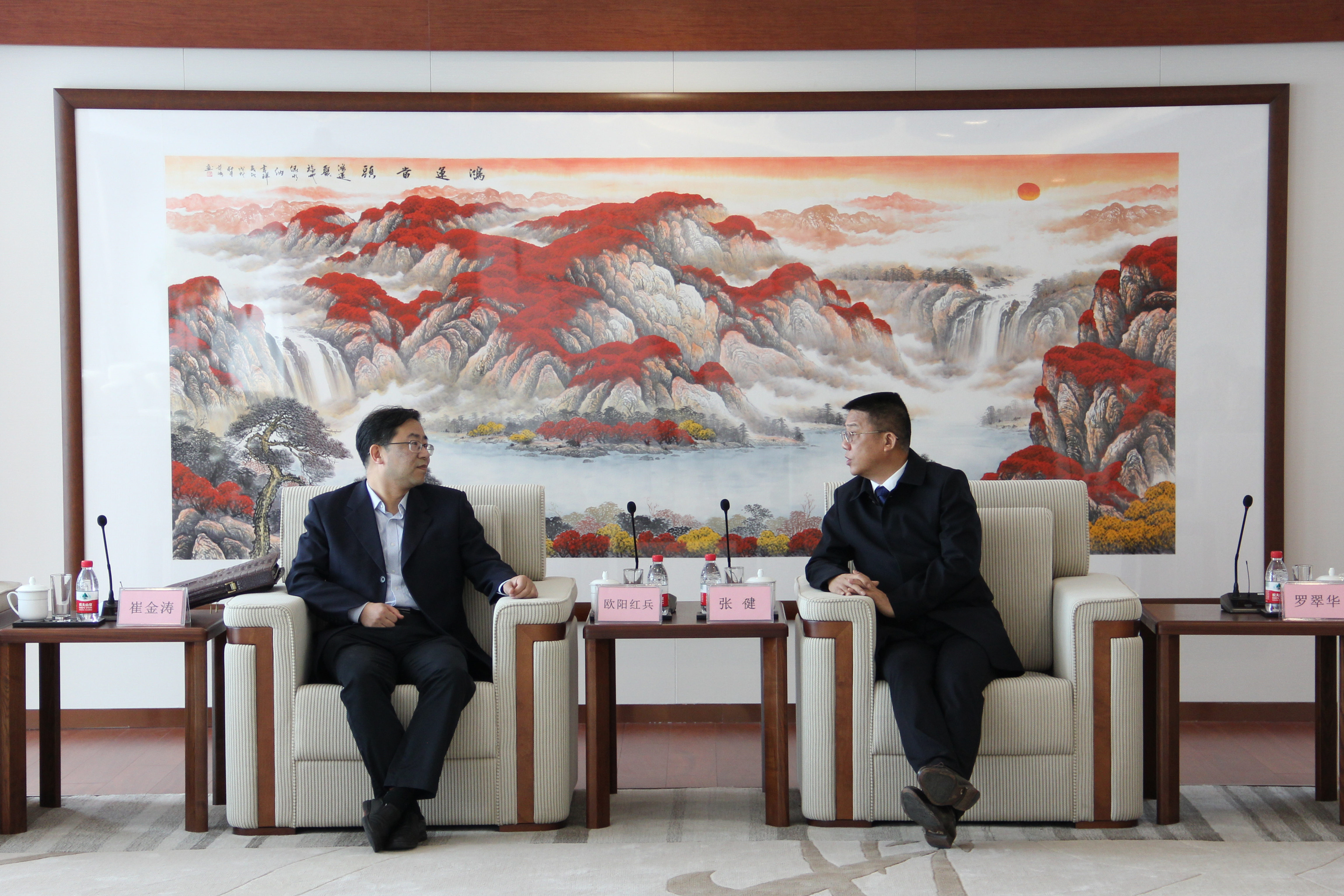 华中科技大学经济学院是在张培刚,林少宫等老一辈著名经济学家的带领